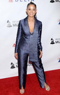 Rocsi Diaz feet photo thumbnail