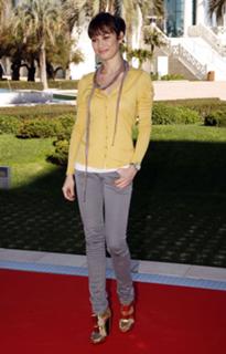 Olga Kurylenko feet photo thumbnail