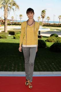 Olga Kurylenko feet photo thumbnail