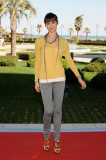 Olga Kurylenko feet photo thumbnail