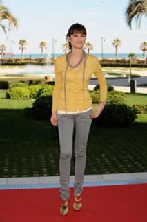 Olga Kurylenko feet photo thumbnail