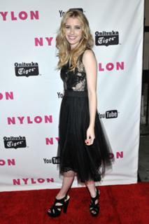 Emma Roberts feet photo thumbnail