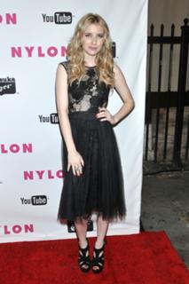 Emma Roberts feet photo thumbnail