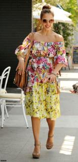 Jessica Alba feet photo thumbnail