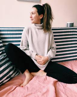 Adriene Mishler feet photo thumbnail