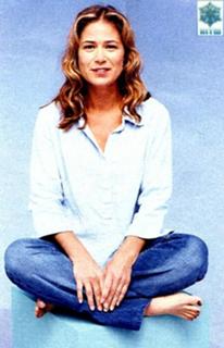 Maura Tierney feet photo 1