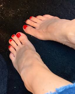 Kyle Unfug feet photo thumbnail