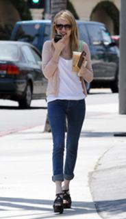 Emma Roberts feet photo thumbnail