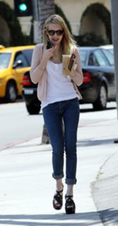 Emma Roberts feet photo thumbnail