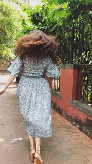 Dia Mirza feet photo thumbnail