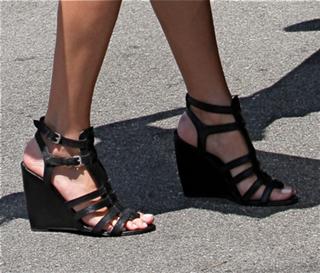 Nicky Rothschild feet photo thumbnail