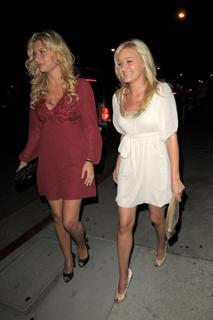 Aly Michalka feet photo thumbnail