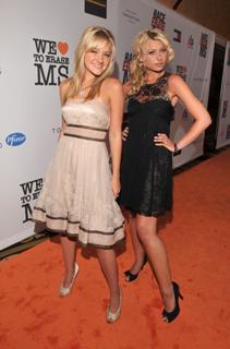 Aly Michalka feet photo thumbnail