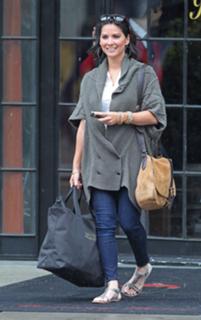 Olivia Munn feet photo thumbnail