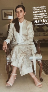 Taapsee Pannu feet photo thumbnail
