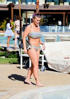 Kerry Katona feet photo thumbnail