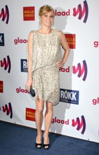 Julie Bowen feet photo thumbnail