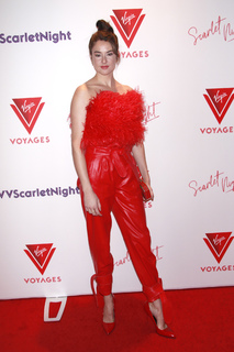 Shailene Woodley feet photo thumbnail