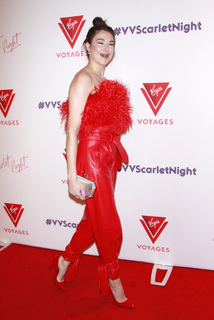 Shailene Woodley feet photo thumbnail