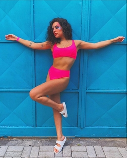Kéfera Buchmann feet photo thumbnail