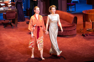 Lily James feet photo thumbnail