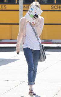 Emma Roberts feet photo thumbnail