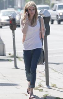 Emma Roberts feet photo thumbnail