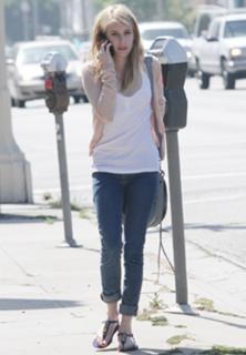 Emma Roberts feet photo thumbnail