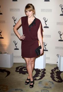 Aimee Teegarden feet photo thumbnail