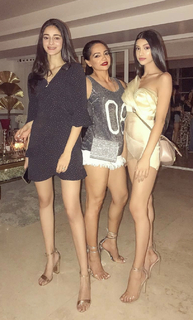 Ananya Pandey feet photo thumbnail