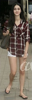 Ananya Pandey feet photo thumbnail