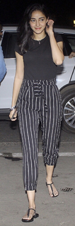 Ananya Pandey feet photo thumbnail