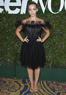 Dove Cameron feet photo thumbnail
