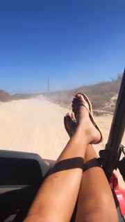 Lais Ribeiro feet photo thumbnail