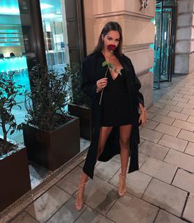Nabilla Benattia feet photo thumbnail