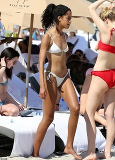 Malia Obama feet photo 3