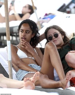 Malia Obama feet photo 4