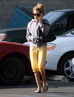 Ashley Tisdale feet photo thumbnail
