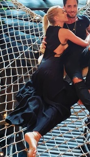 Nicole Neumann feet photo thumbnail