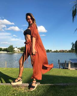 Carolina Ardohain feet photo thumbnail
