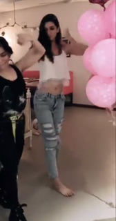 Kriti Sanon feet photo thumbnail