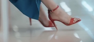 Kriti Sanon feet photo thumbnail