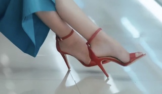 Kriti Sanon feet photo thumbnail