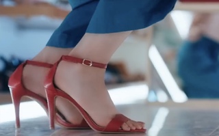 Kriti Sanon feet photo thumbnail