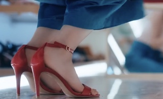 Kriti Sanon feet photo thumbnail