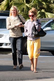 Ashley Tisdale feet photo thumbnail