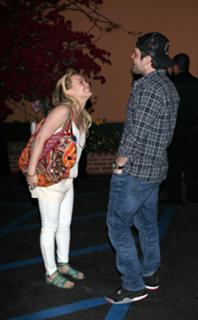 Hilary Duff feet photo thumbnail