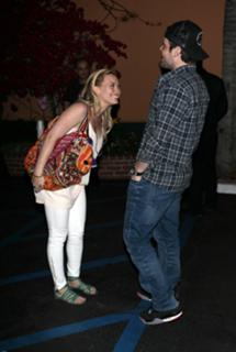 Hilary Duff feet photo thumbnail