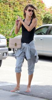 Alessandra Ambrosio feet photo thumbnail