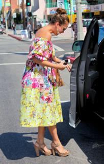 Jessica Alba feet photo thumbnail